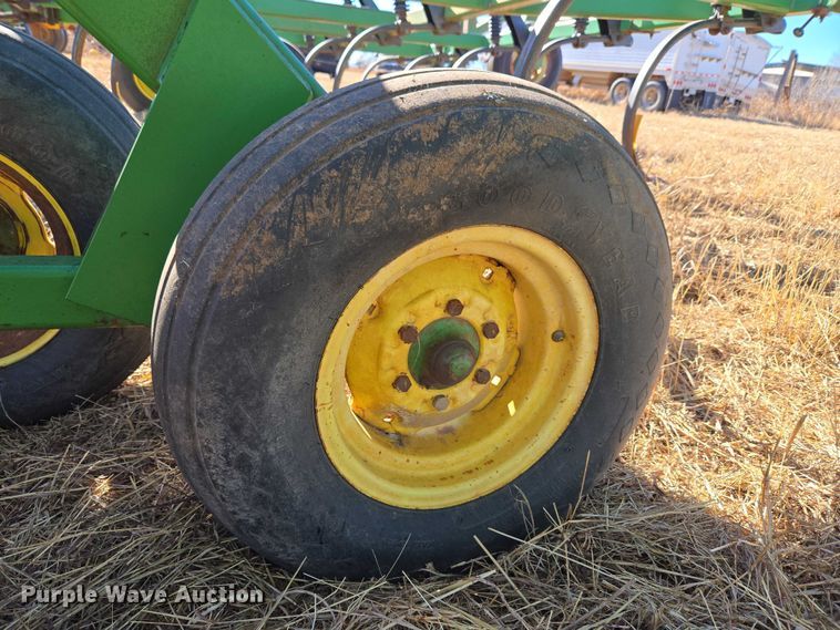 image for item ET1108 John Deere 680 chisel