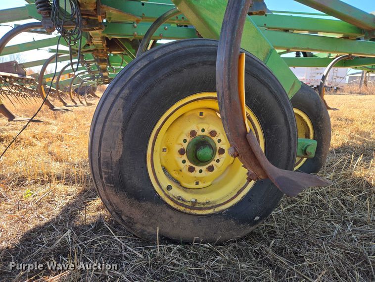 image for item ET1108 John Deere 680 chisel