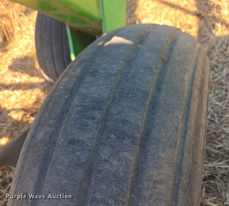 image for item ET1108 John Deere 680 chisel