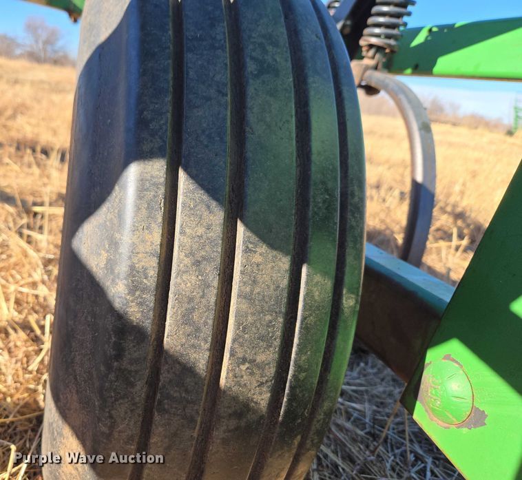 image for item ET1108 John Deere 680 chisel