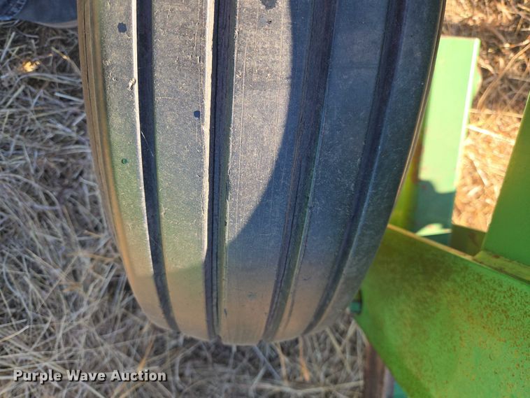 image for item ET1108 John Deere 680 chisel