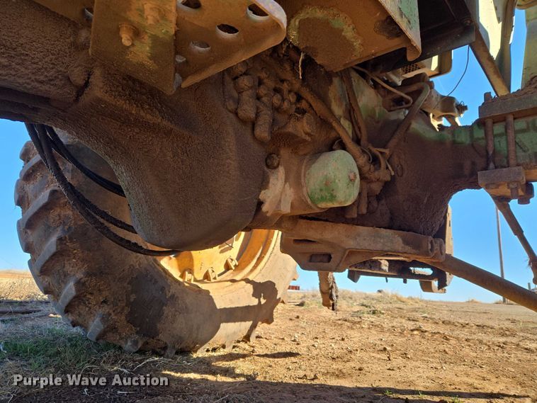 image for item ET1111 1974 John Deere 4230H tractor