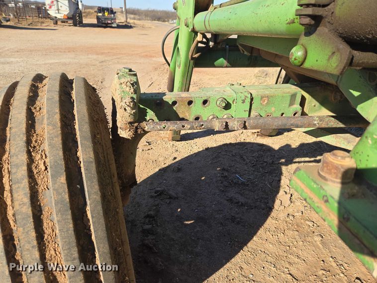 image for item ET1111 1974 John Deere 4230H tractor