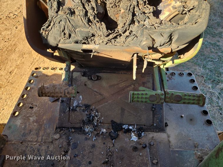 image for item ET1111 1974 John Deere 4230H tractor