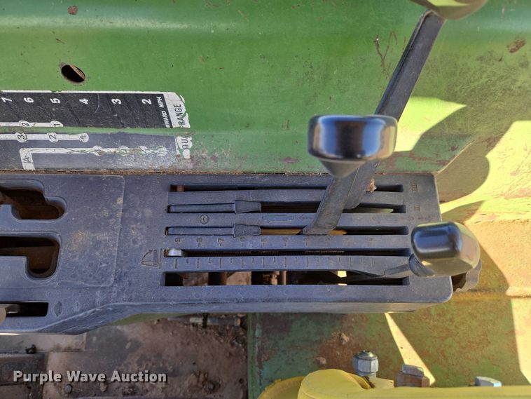 image for item ET1111 1974 John Deere 4230H tractor