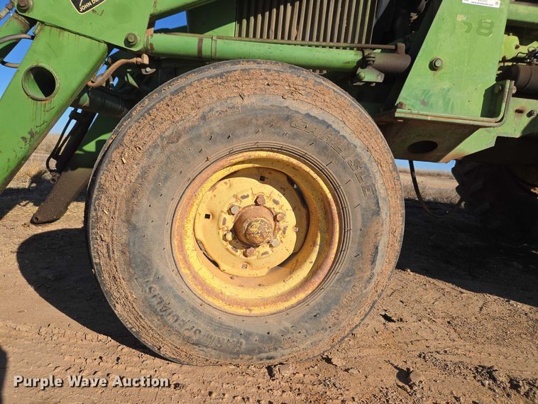 image for item ET1111 1974 John Deere 4230H tractor