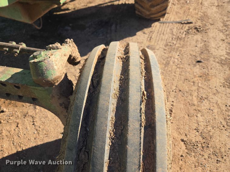 image for item ET1111 1974 John Deere 4230H tractor