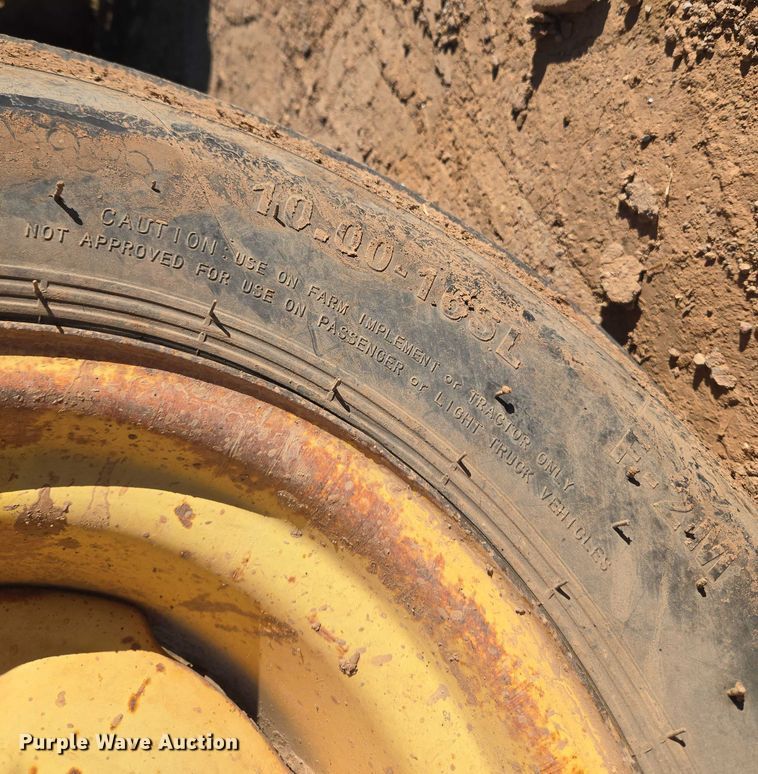 image for item ET1111 1974 John Deere 4230H tractor