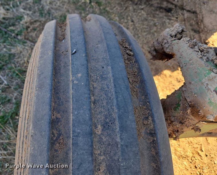 image for item ET1111 1974 John Deere 4230H tractor