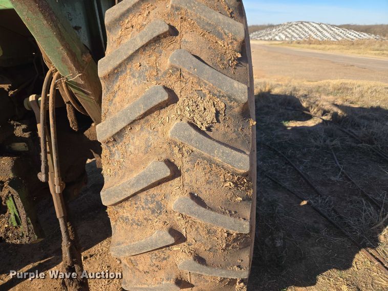 image for item ET1111 1974 John Deere 4230H tractor