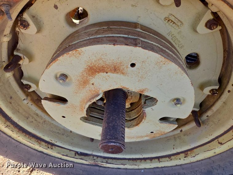 image for item ET1111 1974 John Deere 4230H tractor