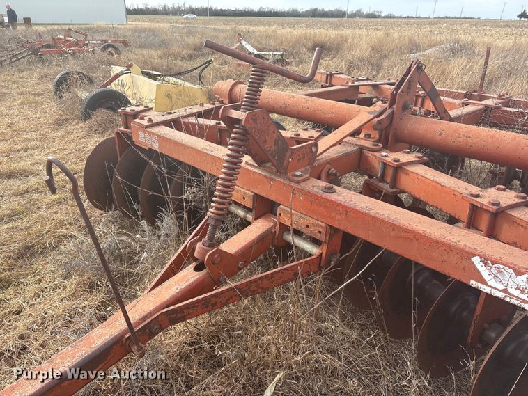 image for item ET4116 White Farm Equipment 265 tandem disk