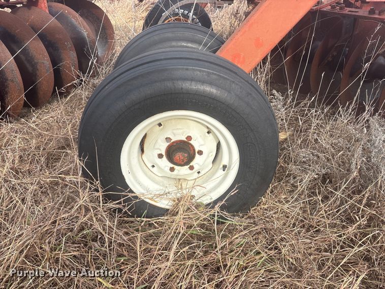 image for item ET4116 White Farm Equipment 265 tandem disk