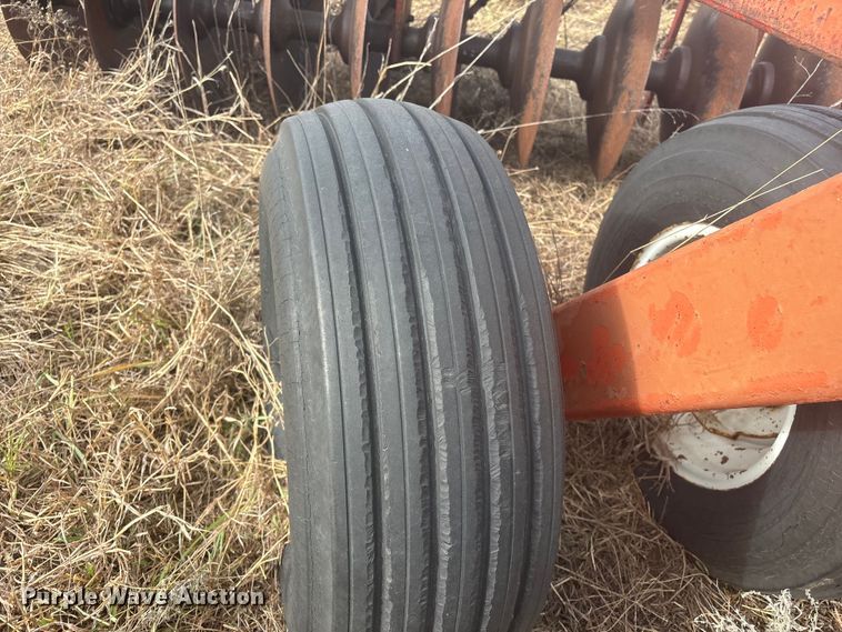 image for item ET4116 White Farm Equipment 265 tandem disk