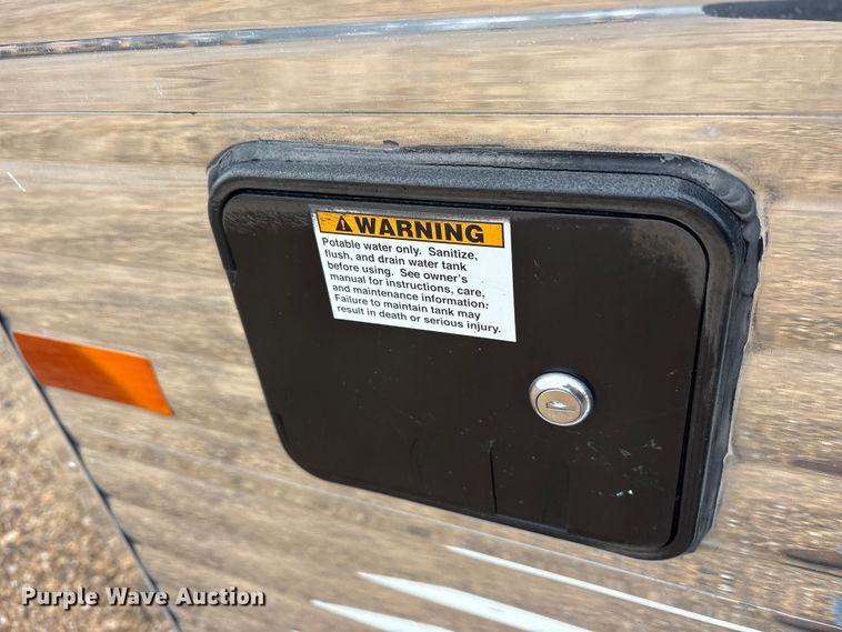 image for item ET7356 2020 Sundowner Horizon 6910 RS horse trailer