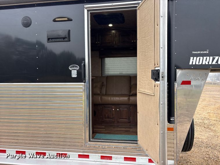 image for item ET7356 2020 Sundowner Horizon 6910 RS horse trailer