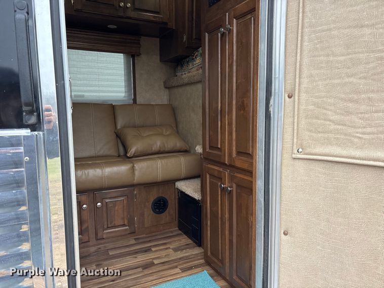 image for item ET7356 2020 Sundowner Horizon 6910 RS horse trailer