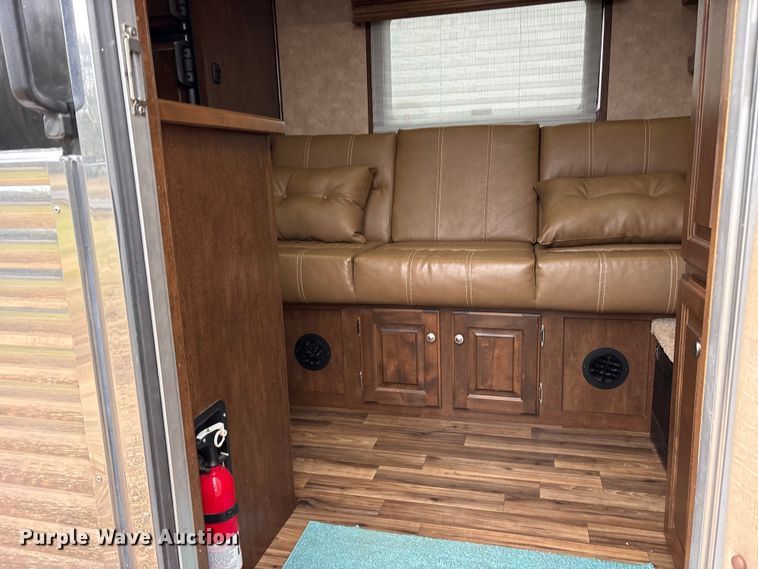 image for item ET7356 2020 Sundowner Horizon 6910 RS horse trailer