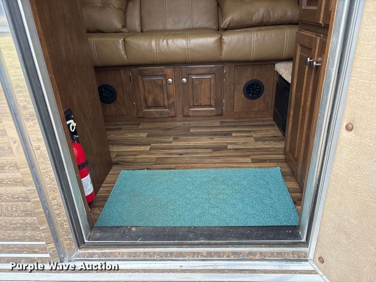 image for item ET7356 2020 Sundowner Horizon 6910 RS horse trailer