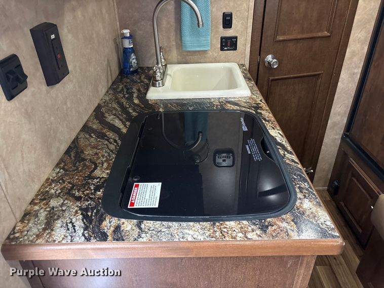 image for item ET7356 2020 Sundowner Horizon 6910 RS horse trailer