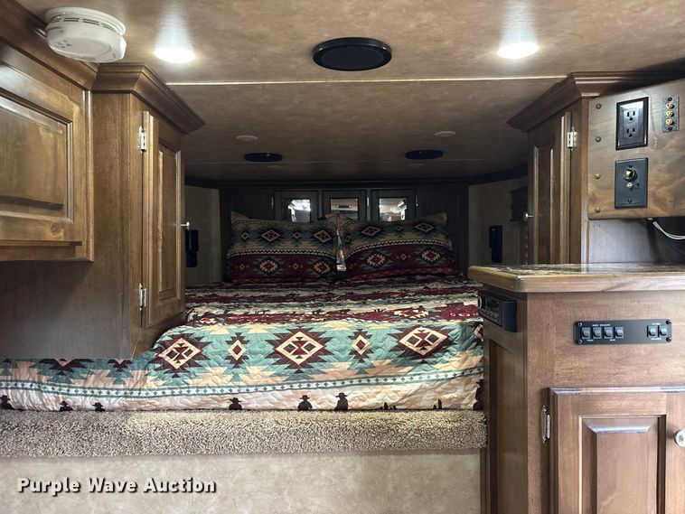 image for item ET7356 2020 Sundowner Horizon 6910 RS horse trailer