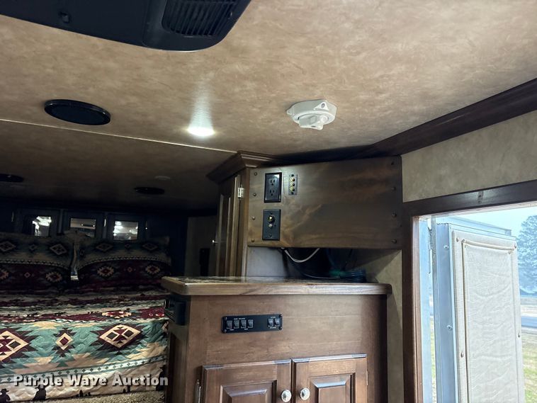 image for item ET7356 2020 Sundowner Horizon 6910 RS horse trailer