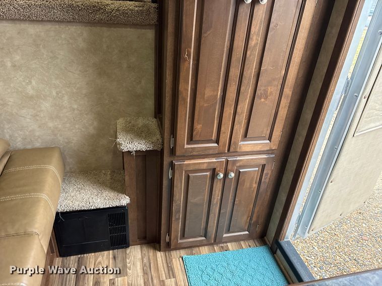 image for item ET7356 2020 Sundowner Horizon 6910 RS horse trailer