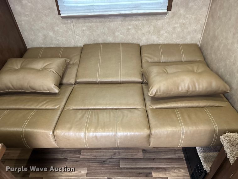 image for item ET7356 2020 Sundowner Horizon 6910 RS horse trailer