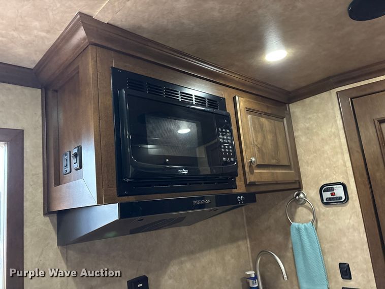 image for item ET7356 2020 Sundowner Horizon 6910 RS horse trailer