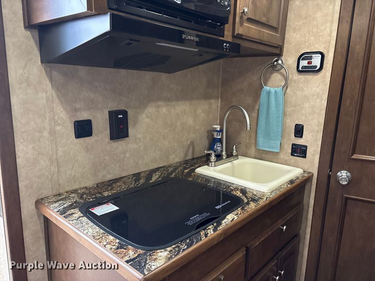 image for item ET7356 2020 Sundowner Horizon 6910 RS horse trailer