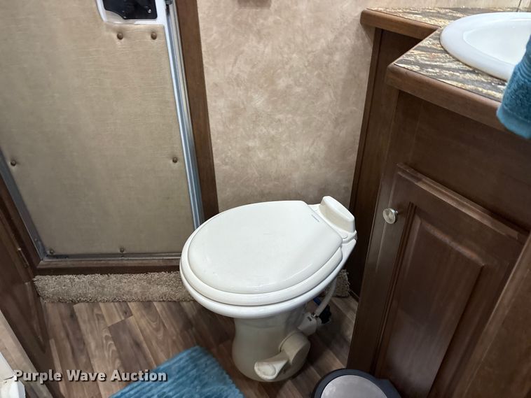 image for item ET7356 2020 Sundowner Horizon 6910 RS horse trailer