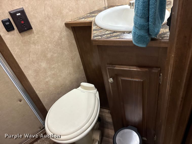 image for item ET7356 2020 Sundowner Horizon 6910 RS horse trailer