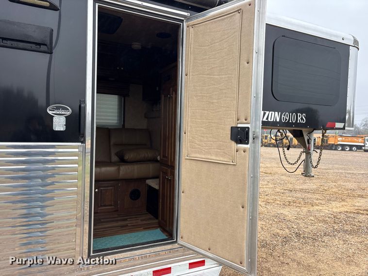 image for item ET7356 2020 Sundowner Horizon 6910 RS horse trailer