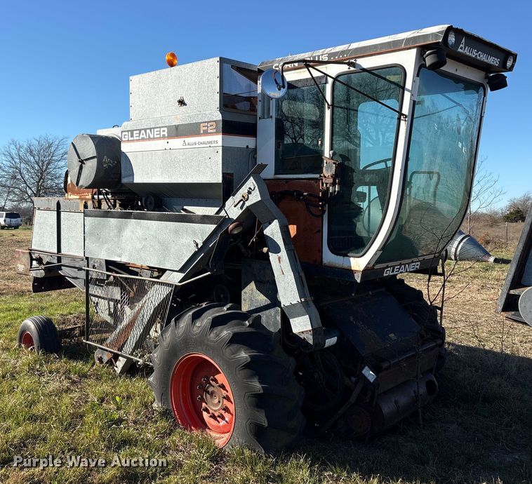image for item EU0186 Gleaner F2 combine
