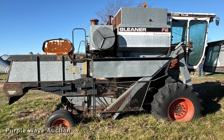 image for item EU0186 Gleaner F2 combine
