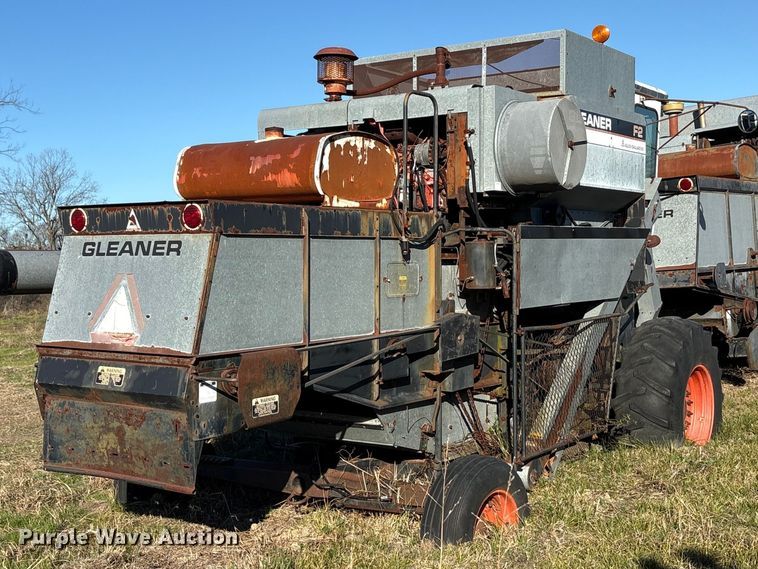 image for item EU0186 Gleaner F2 combine