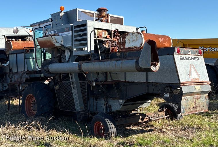 image for item EU0186 Gleaner F2 combine
