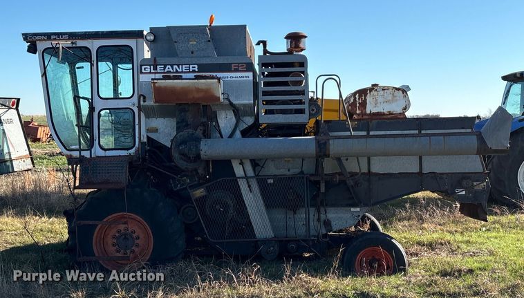 image for item EU0186 Gleaner F2 combine