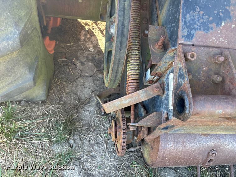 image for item EU0186 Gleaner F2 combine