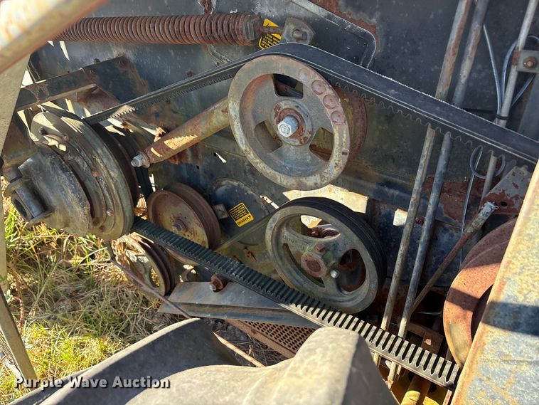 image for item EU0186 Gleaner F2 combine