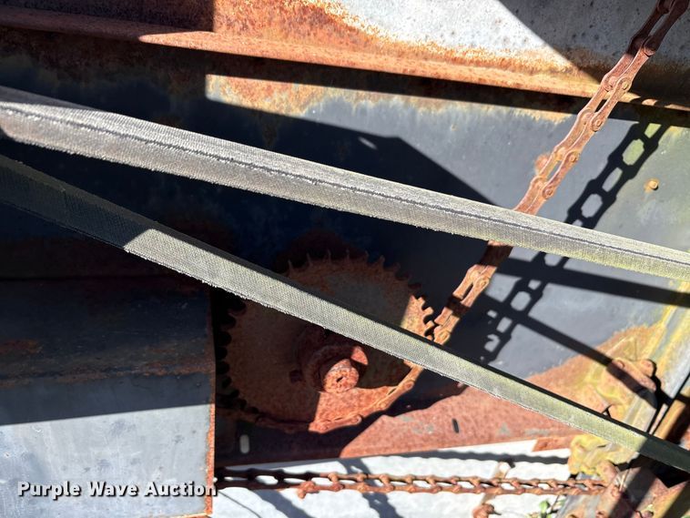 image for item EU0186 Gleaner F2 combine