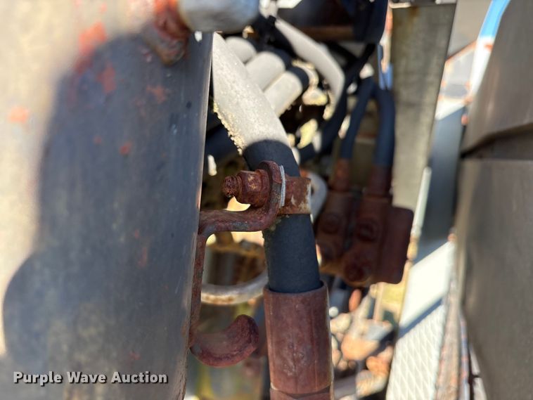 image for item EU0186 Gleaner F2 combine