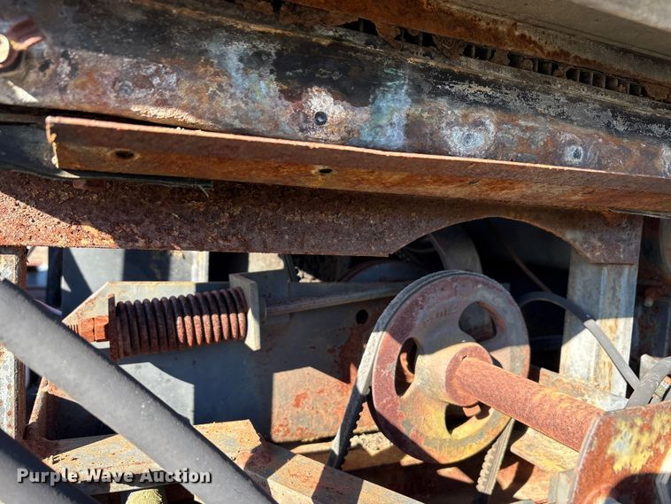 image for item EU0186 Gleaner F2 combine