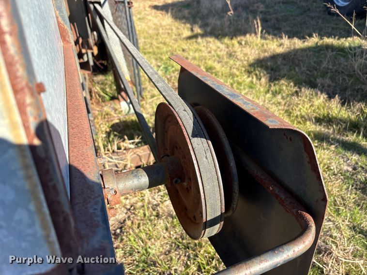 image for item EU0186 Gleaner F2 combine