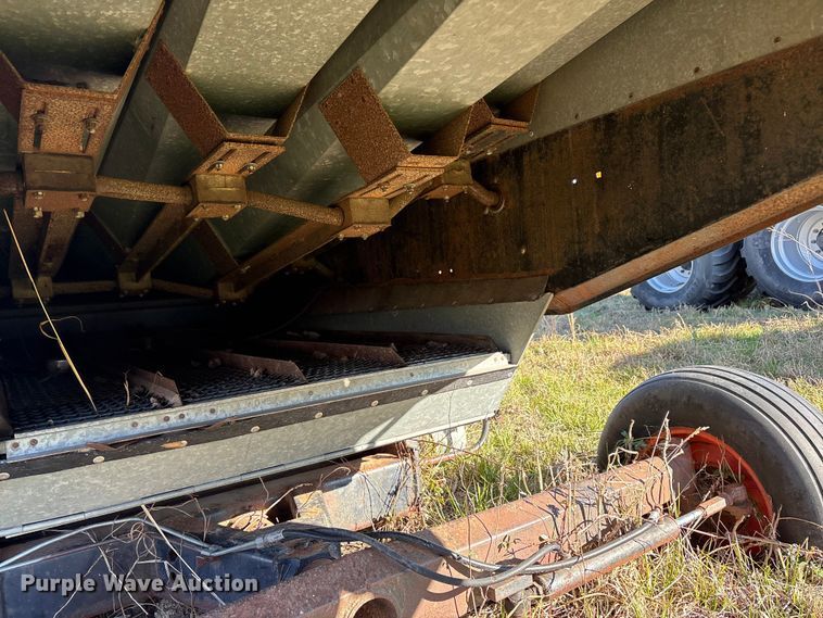 image for item EU0186 Gleaner F2 combine