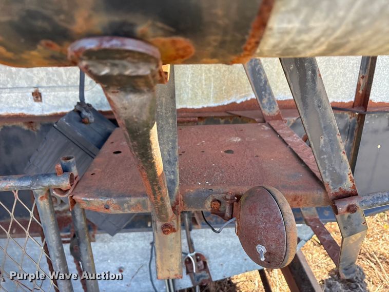 image for item EU0186 Gleaner F2 combine