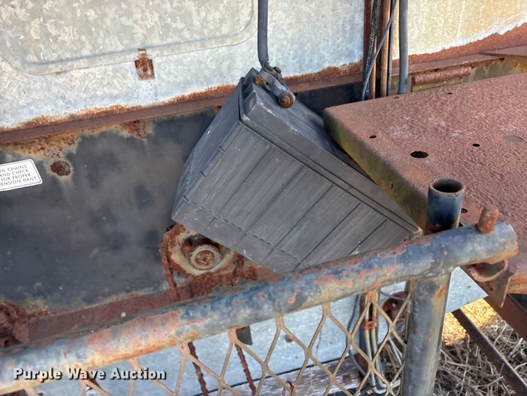 image for item EU0186 Gleaner F2 combine