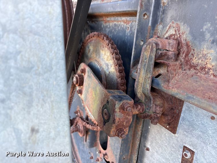 image for item EU0186 Gleaner F2 combine