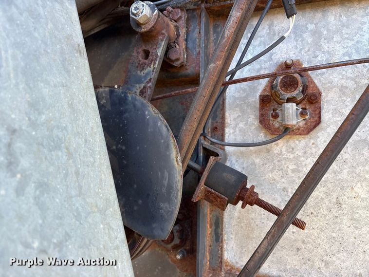 image for item EU0186 Gleaner F2 combine