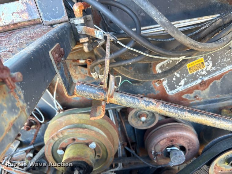 image for item EU0186 Gleaner F2 combine